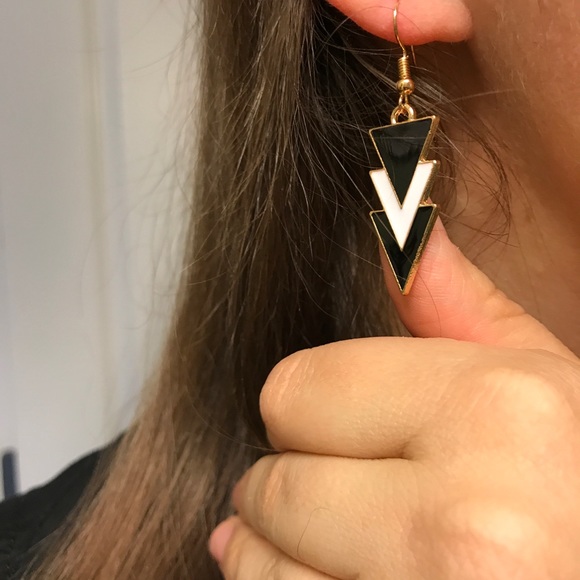 NEW!๐๐BLACK WHITE GOLD MODERN GEOMETRIC EARRINGS - Picture 4 of 7